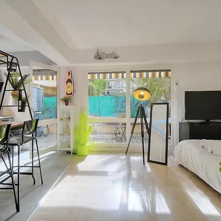 Immogroom - New - Renovated Studio With Terrace Cannes